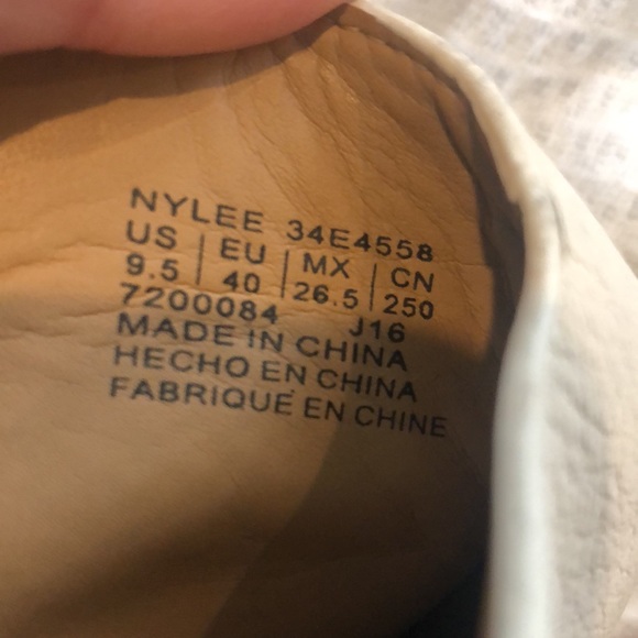 Calvin Klein 9.5 Nylee Leather Upper So Comfy, wore 1 evening and there are scuf - Picture 10 of 13